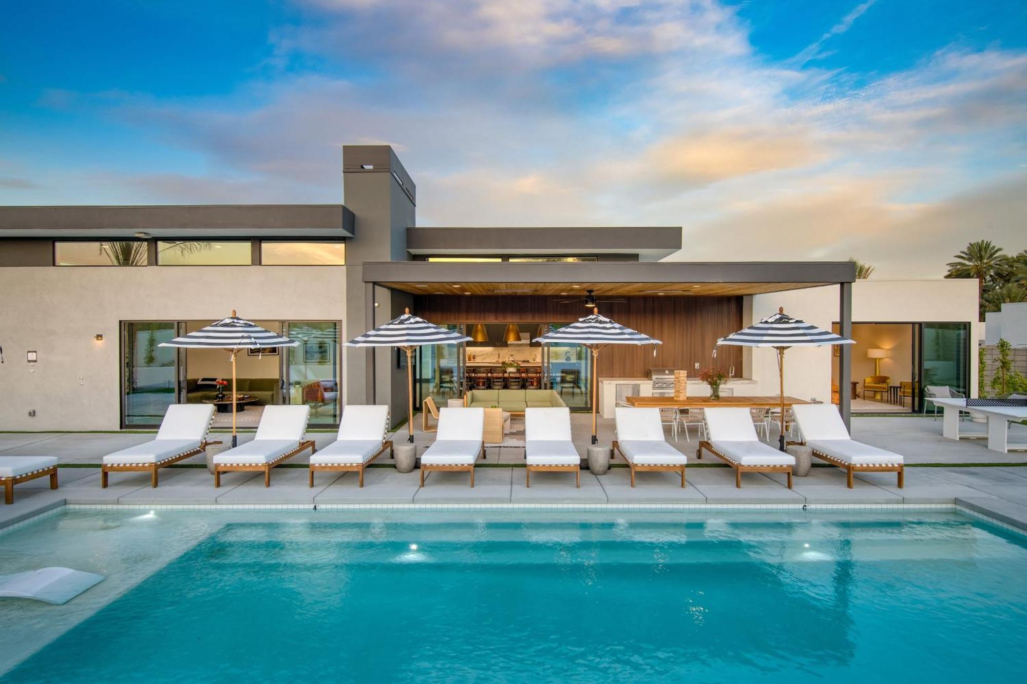 Polo Villa Serenity 2 Homes Sleeps 34 13 Bdr La Quinta Exterior photo